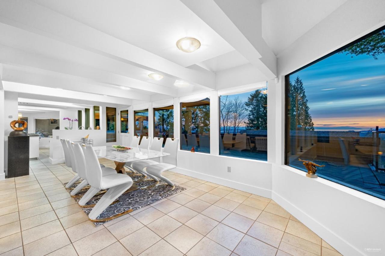 Cypress: Private Bedroom/Bathroom/Office, With Shared Pool, Hot Tub North Vancouver Esterno foto