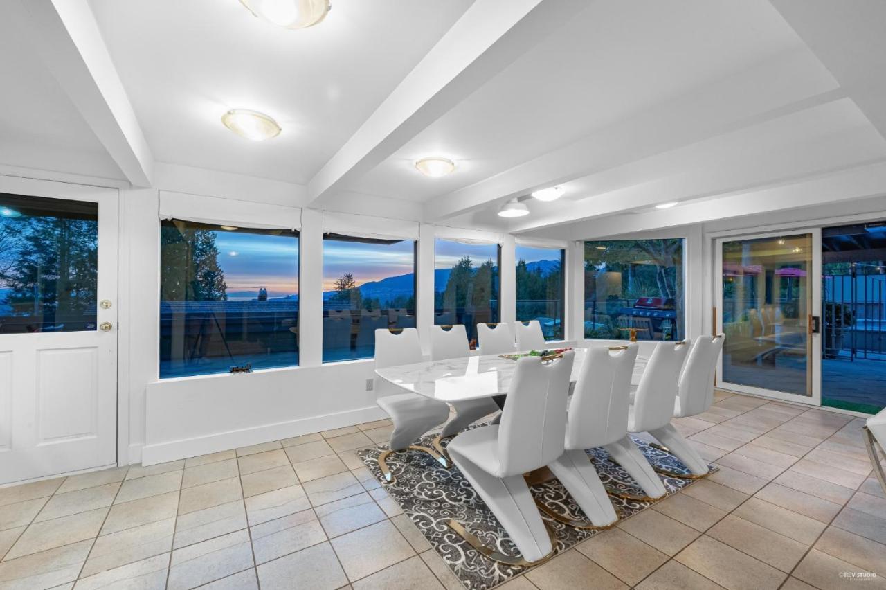 Cypress: Private Bedroom/Bathroom/Office, With Shared Pool, Hot Tub North Vancouver Esterno foto