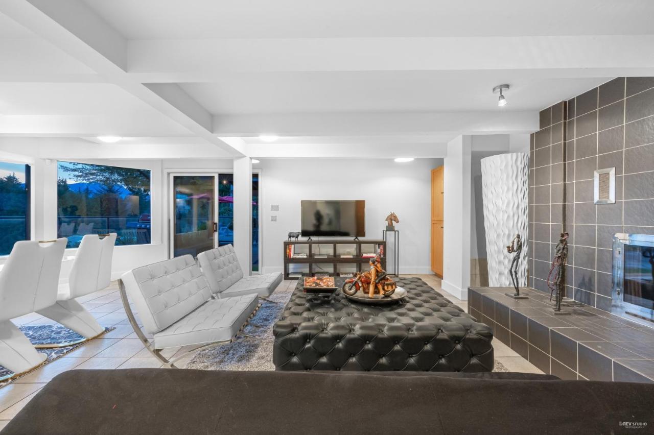 Cypress: Private Bedroom/Bathroom/Office, With Shared Pool, Hot Tub North Vancouver Esterno foto