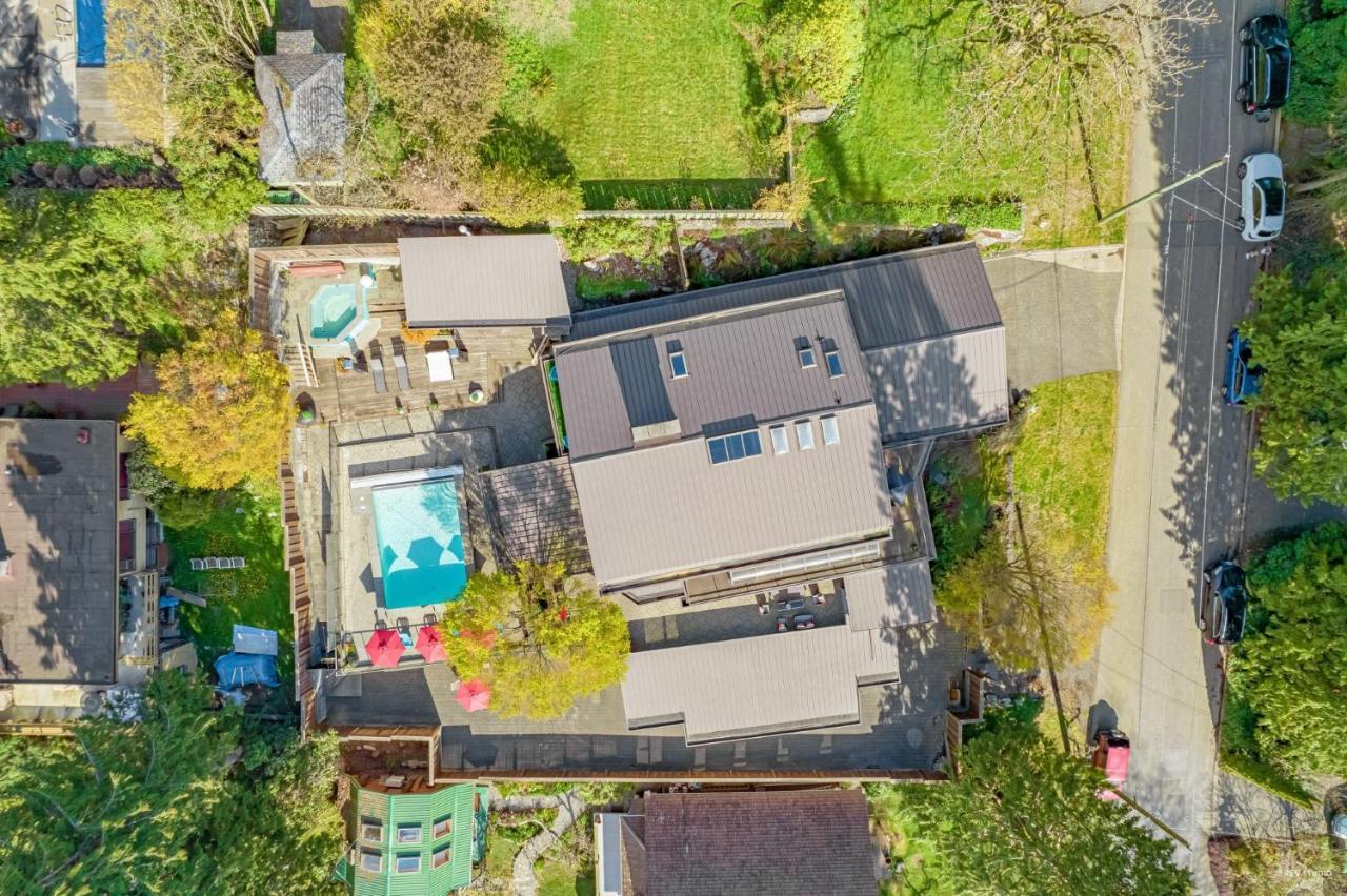 Cypress: Private Bedroom/Bathroom/Office, With Shared Pool, Hot Tub North Vancouver Esterno foto