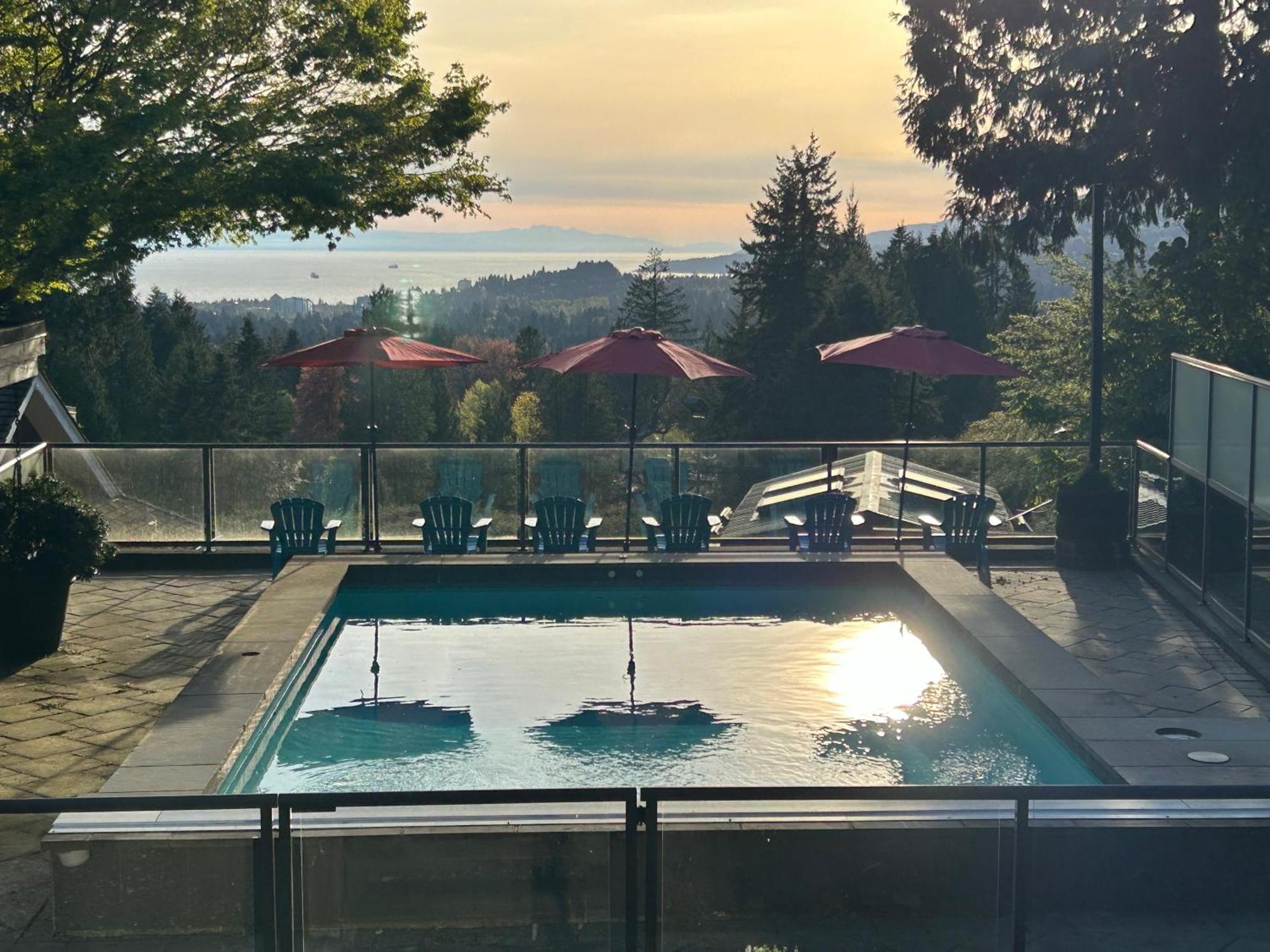 Cypress: Private Bedroom/Bathroom/Office, With Shared Pool, Hot Tub North Vancouver Esterno foto