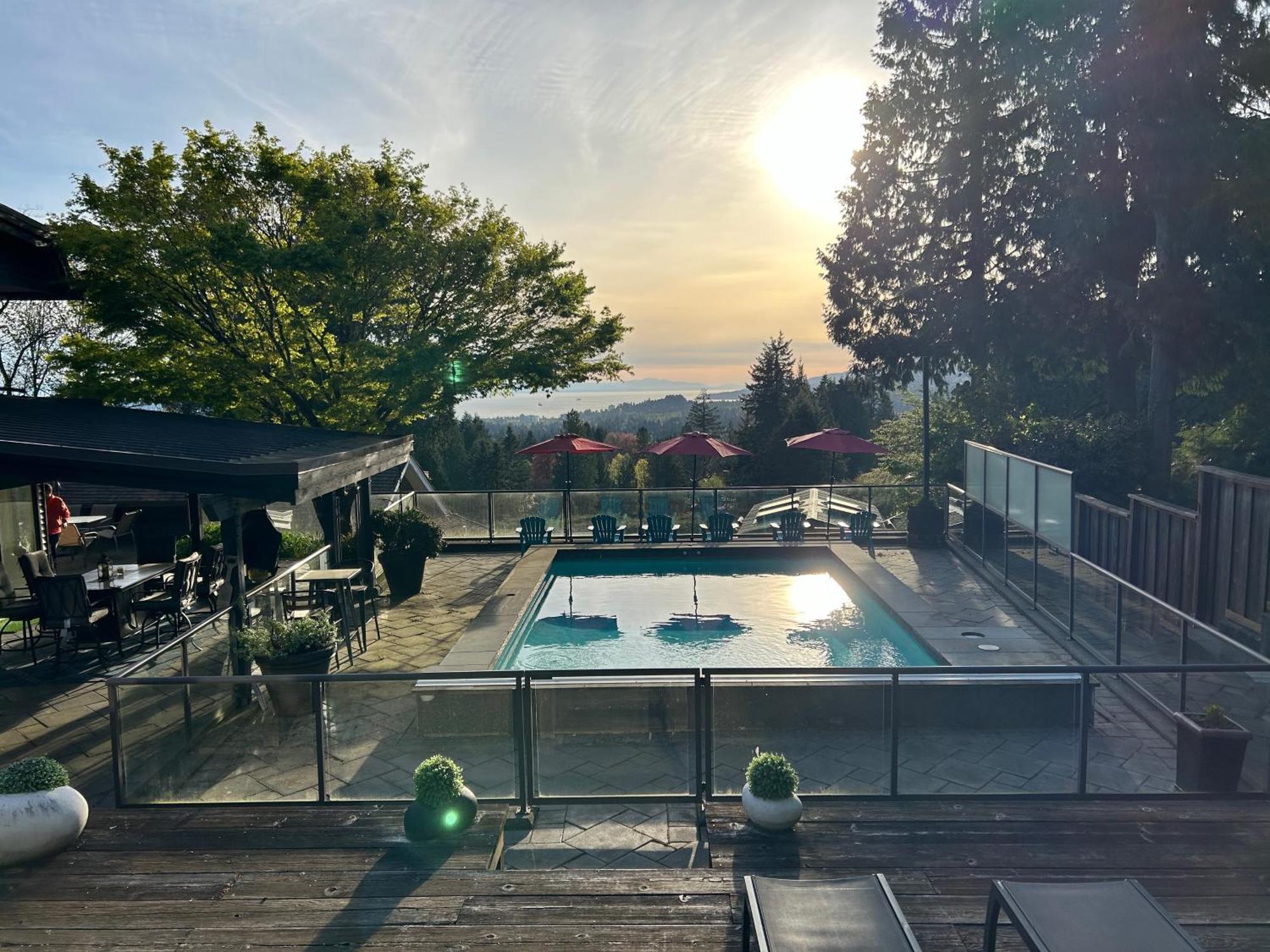 Cypress: Private Bedroom/Bathroom/Office, With Shared Pool, Hot Tub North Vancouver Esterno foto