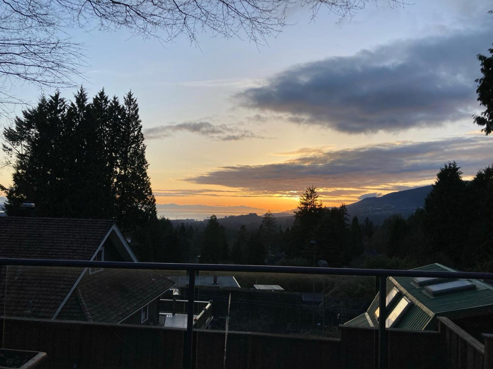 Cypress: Private Bedroom/Bathroom/Office, With Shared Pool, Hot Tub North Vancouver Esterno foto
