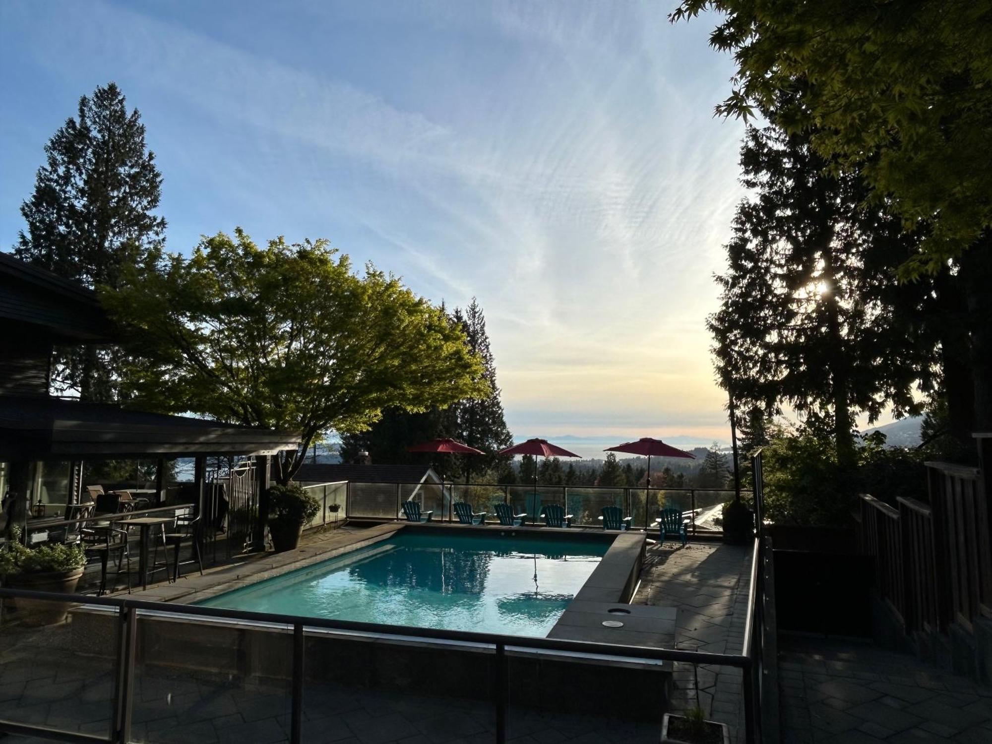 Cypress: Private Bedroom/Bathroom/Office, With Shared Pool, Hot Tub North Vancouver Esterno foto