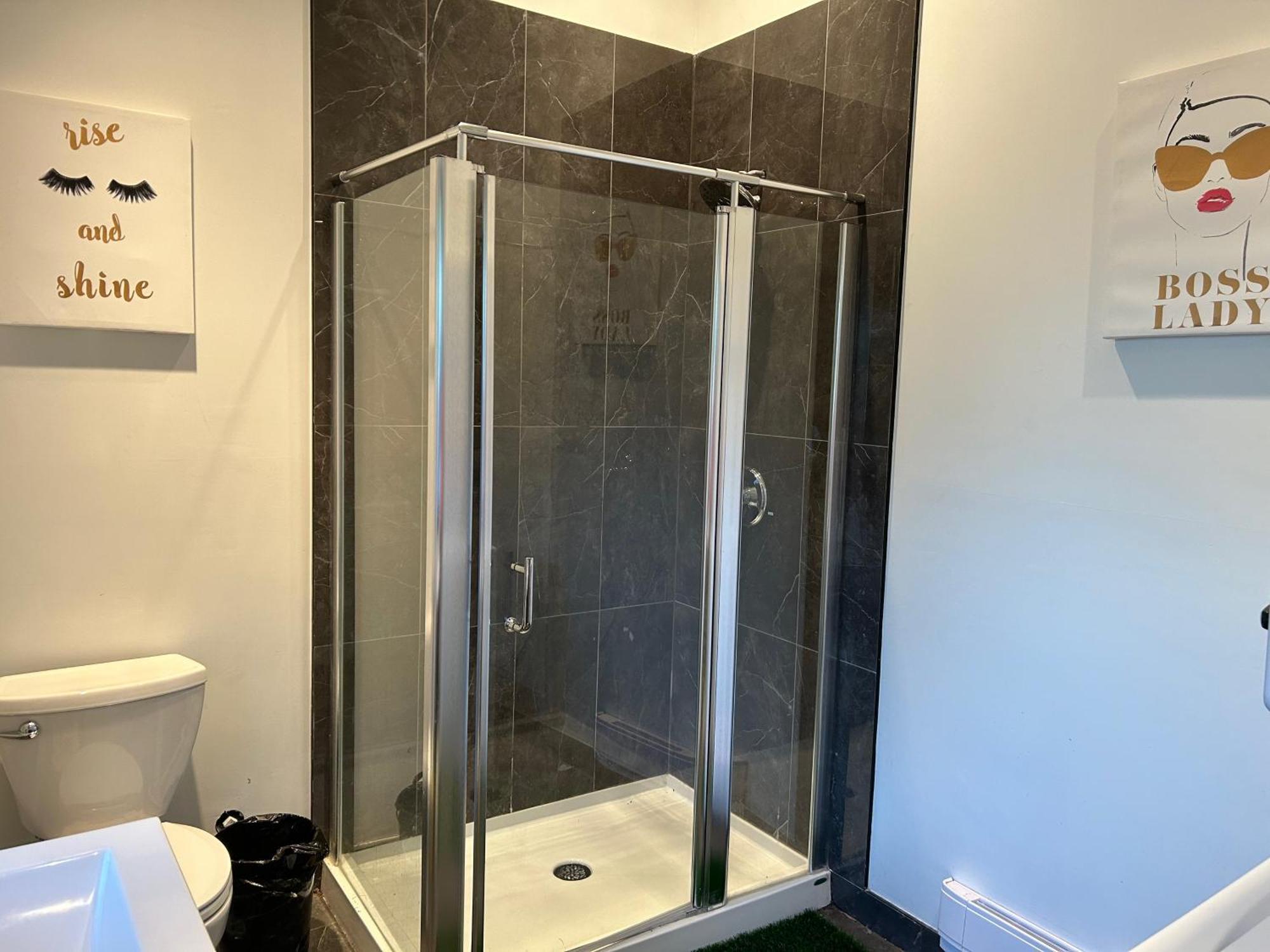 Cypress: Private Bedroom/Bathroom/Office, With Shared Pool, Hot Tub North Vancouver Esterno foto