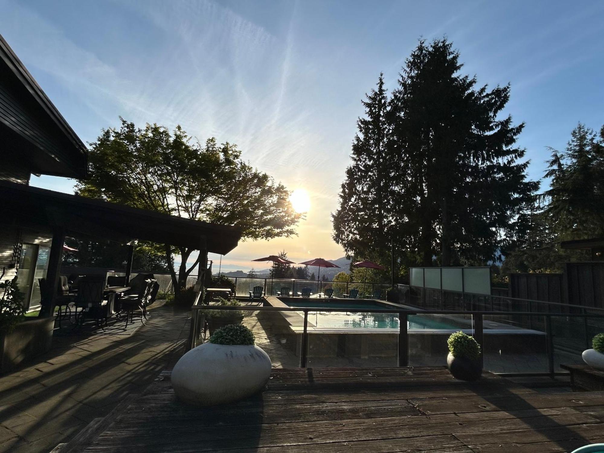 Cypress: Private Bedroom/Bathroom/Office, With Shared Pool, Hot Tub North Vancouver Esterno foto