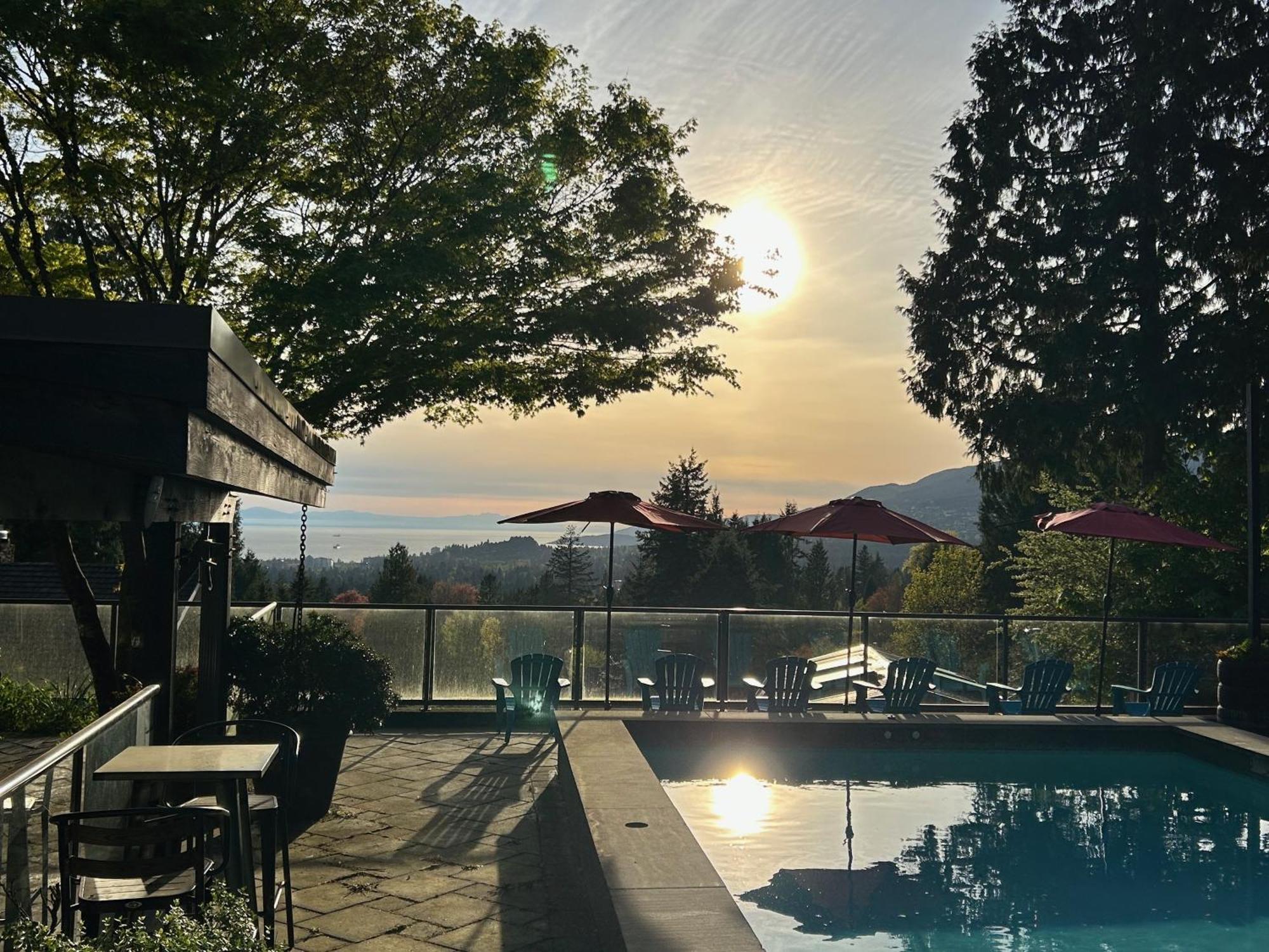 Cypress: Private Bedroom/Bathroom/Office, With Shared Pool, Hot Tub North Vancouver Esterno foto
