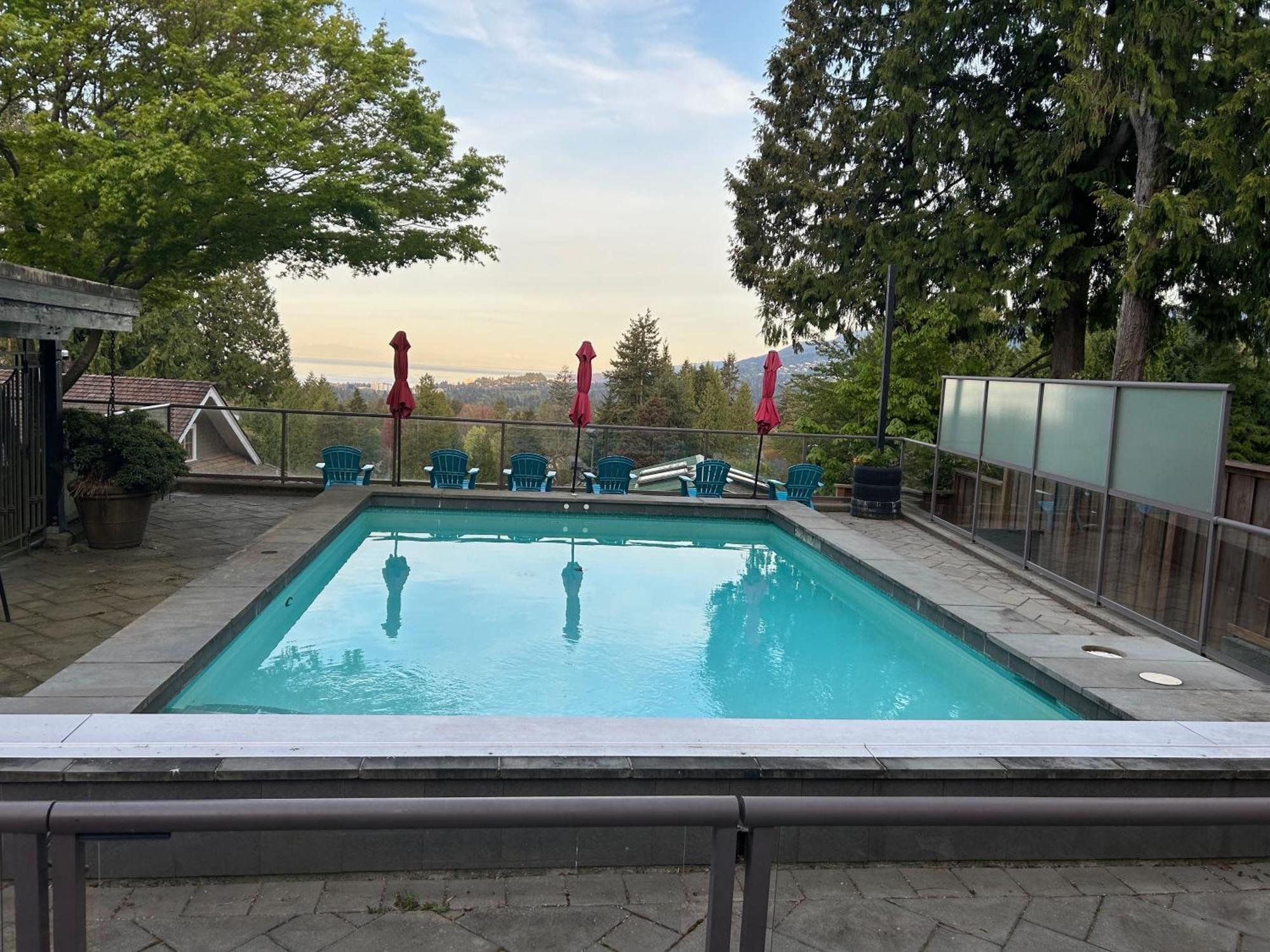 Cypress: Private Bedroom/Bathroom/Office, With Shared Pool, Hot Tub North Vancouver Esterno foto
