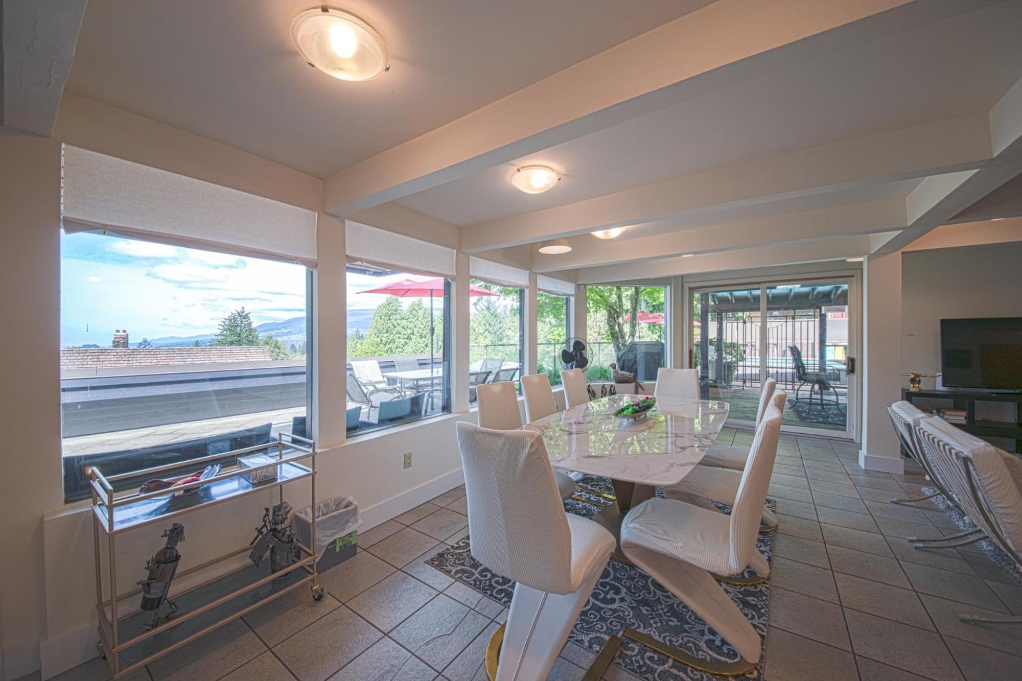 Cypress: Private Bedroom/Bathroom/Office, With Shared Pool, Hot Tub North Vancouver Esterno foto
