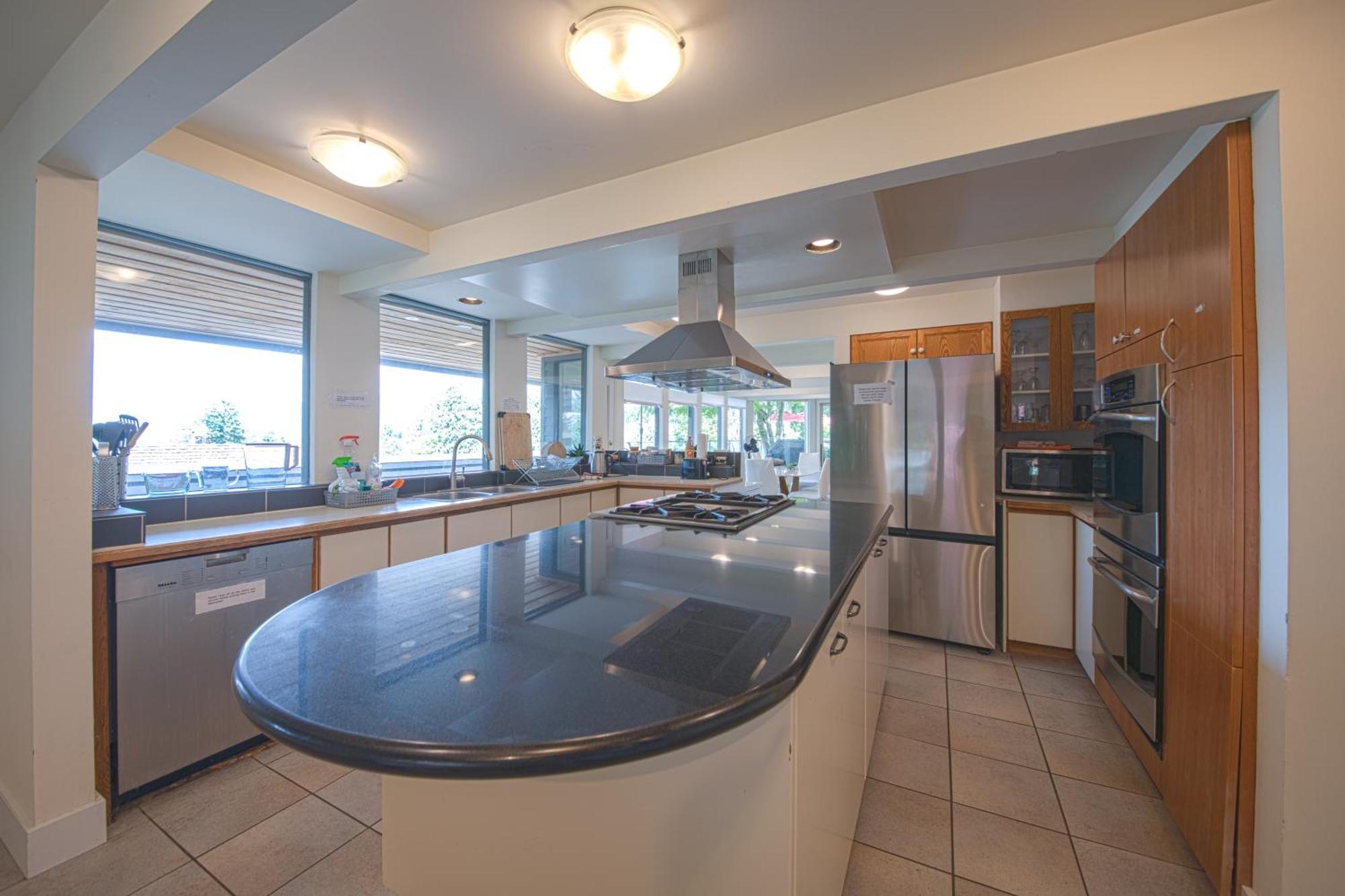 Cypress: Private Bedroom/Bathroom/Office, With Shared Pool, Hot Tub North Vancouver Esterno foto