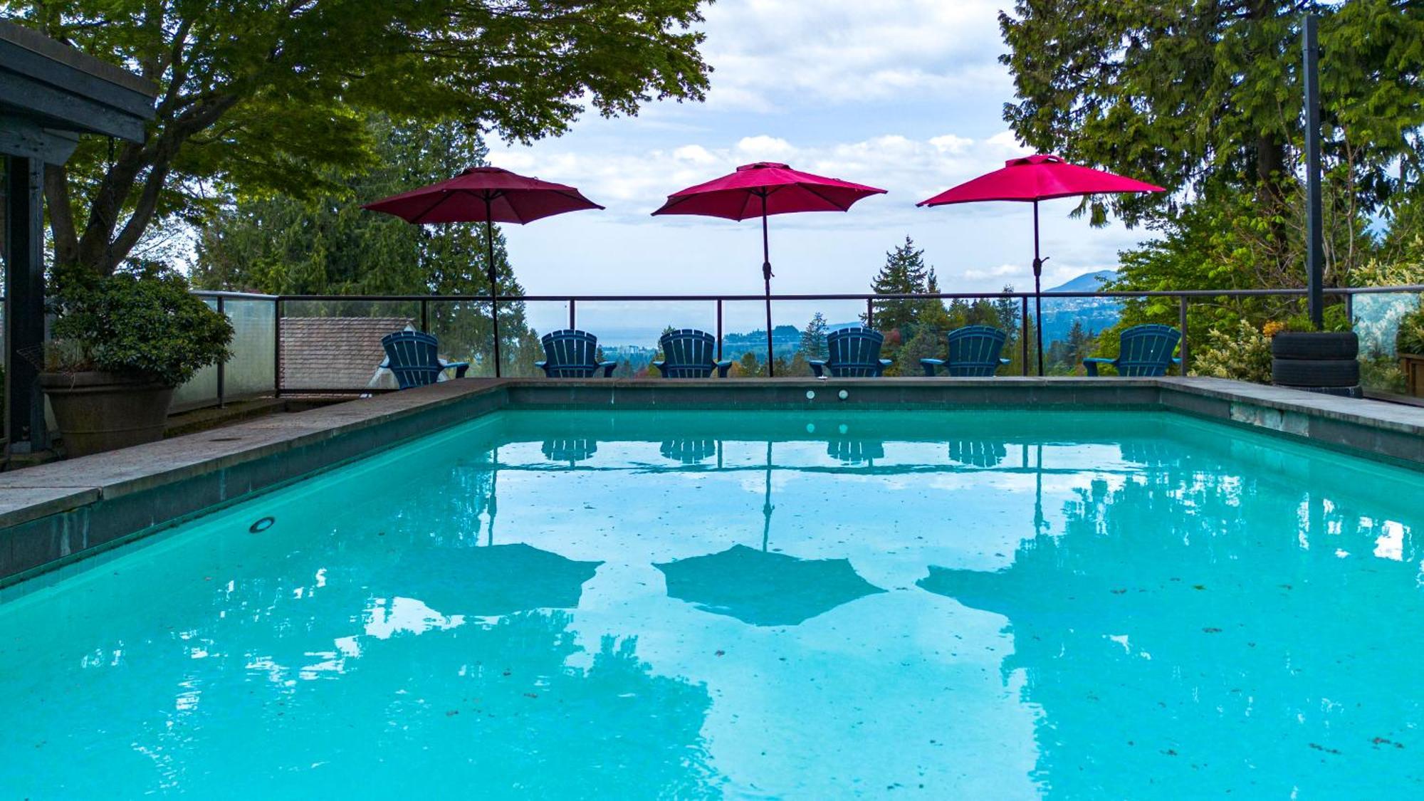 Cypress: Private Bedroom/Bathroom/Office, With Shared Pool, Hot Tub North Vancouver Esterno foto