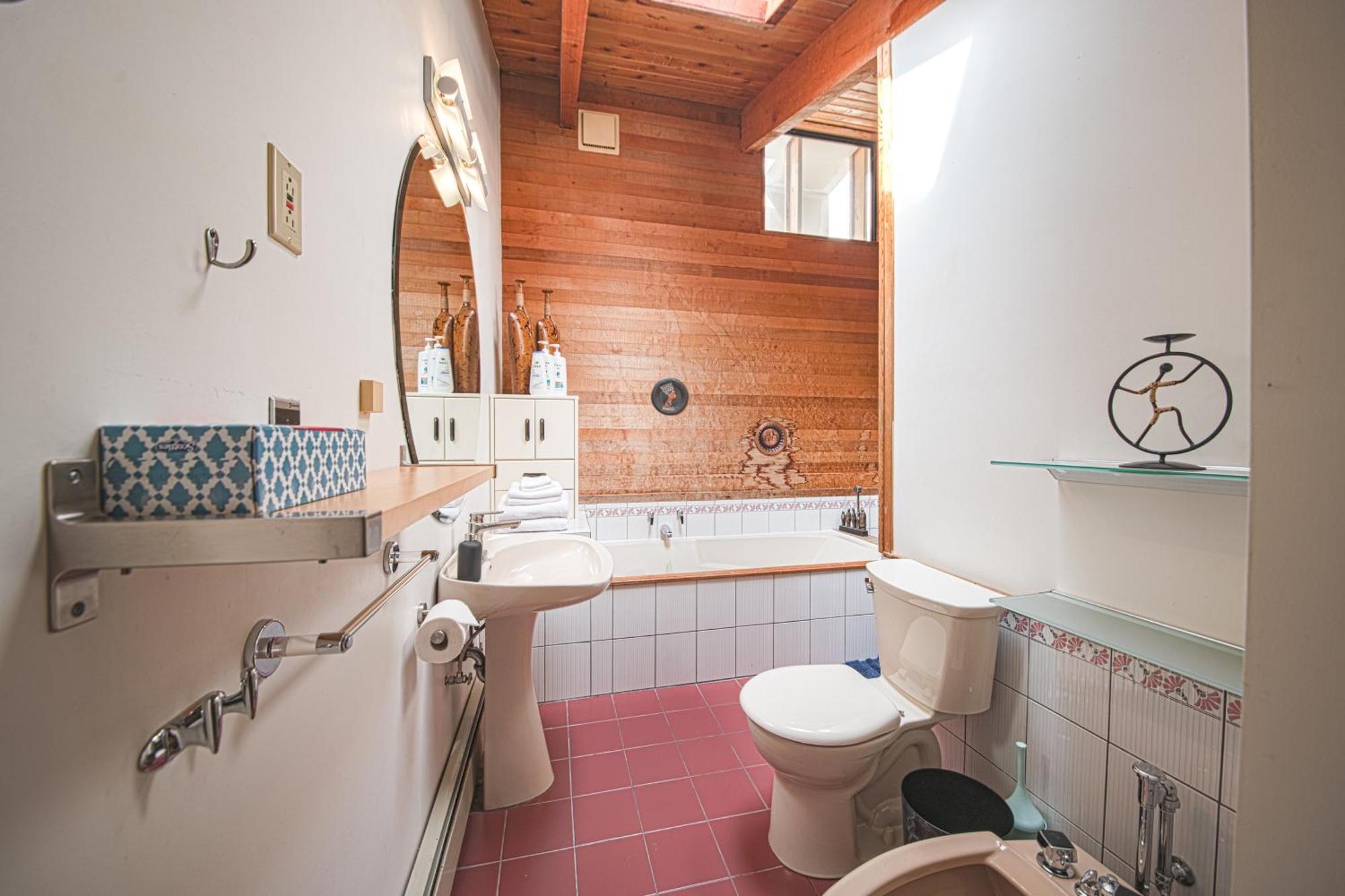 Cypress: Private Bedroom/Bathroom/Office, With Shared Pool, Hot Tub North Vancouver Esterno foto