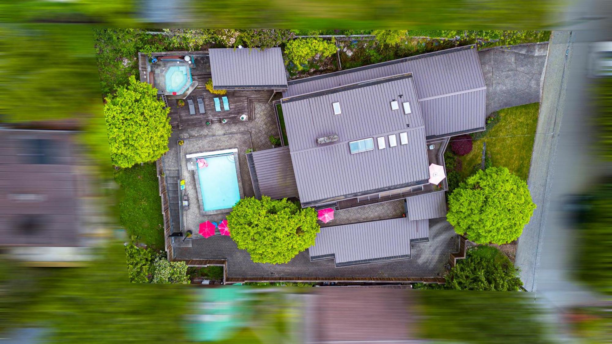 Cypress: Private Bedroom/Bathroom/Office, With Shared Pool, Hot Tub North Vancouver Esterno foto